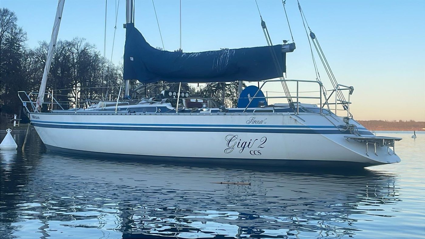 Segelyacht am Steg in Tutzing